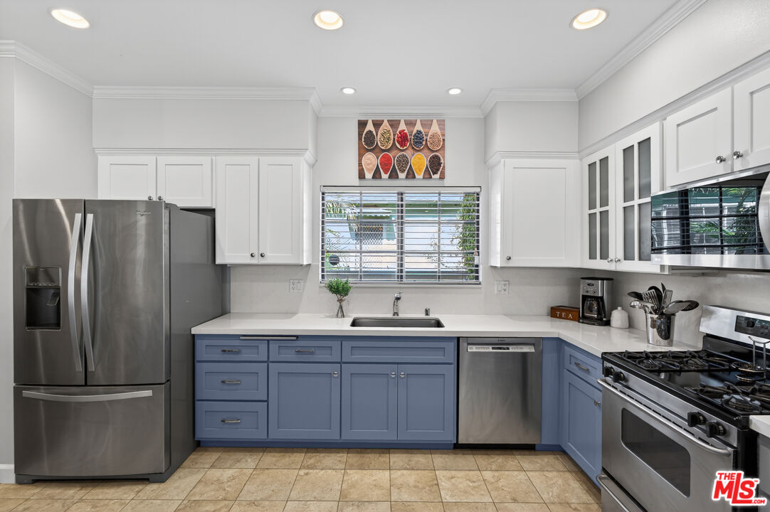 928 11th Street, Unit 2 Santa Monica, CA 90403 - Photo 5 of 46