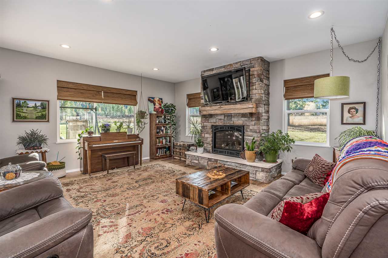 4923 Redman Road Clayton, WA 99110 - Photo 3 of 20