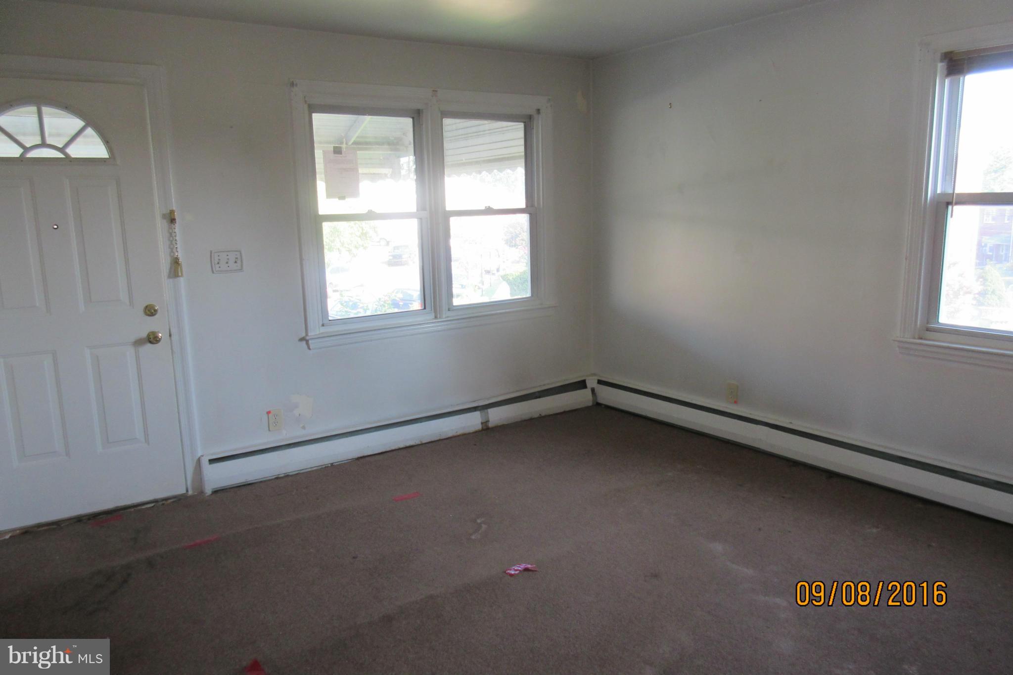 3919 Colchester Road Baltimore, MD 21229 - Photo 9 of 13 an empty room with a window