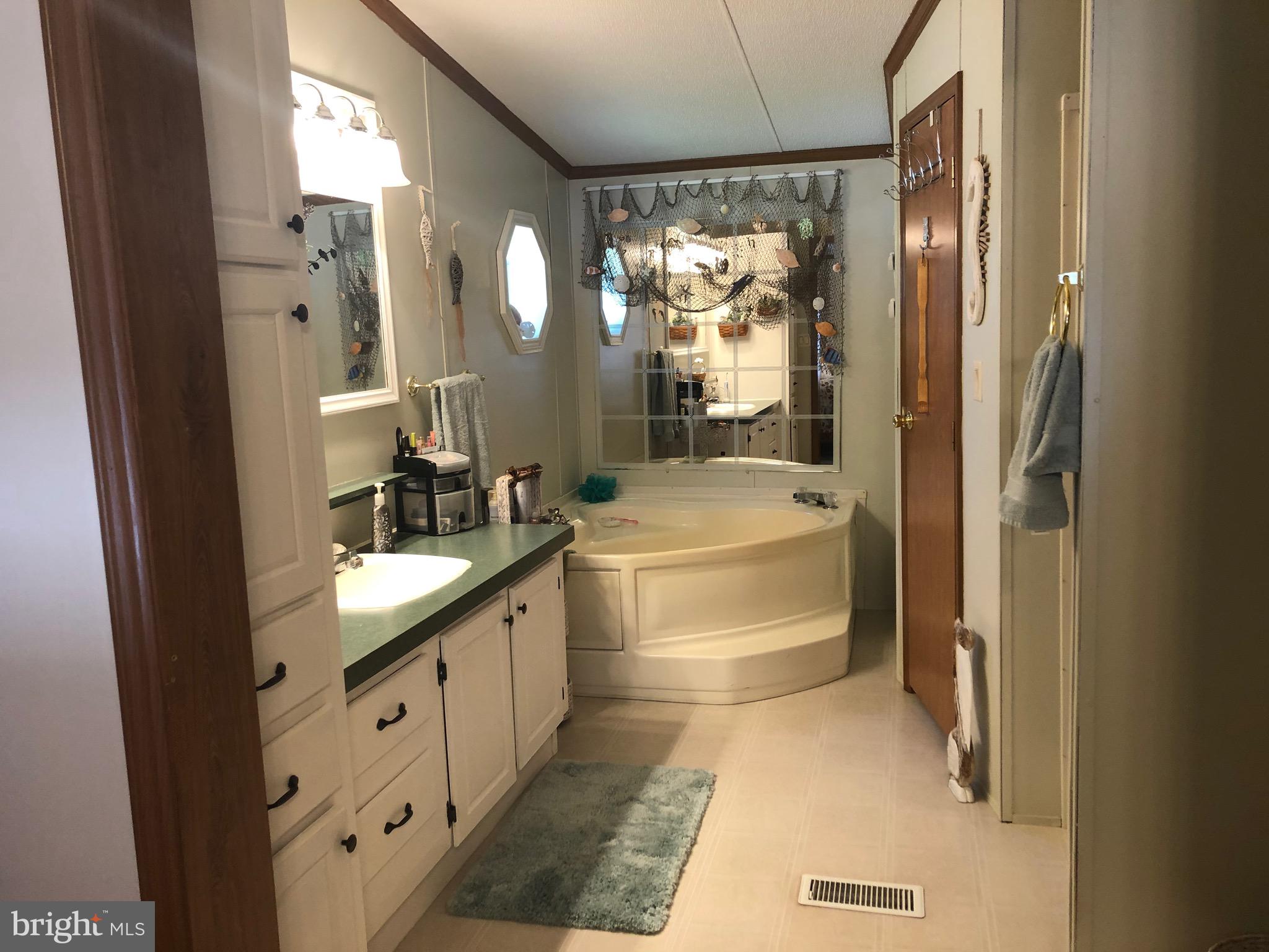16937 Alcott Road Hagerstown, MD 21740 - Photo 32 of 36 large master bath