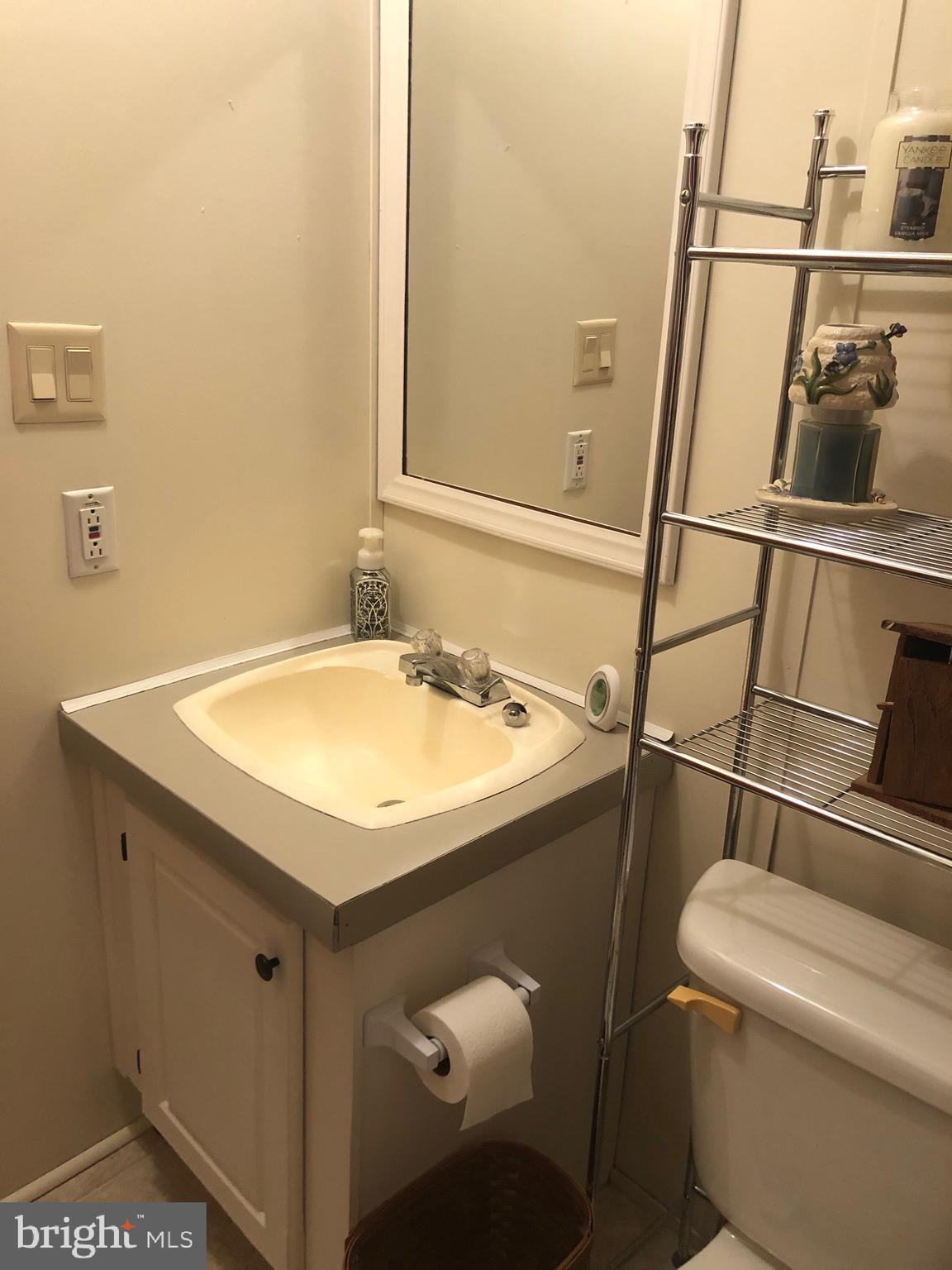 16937 Alcott Road Hagerstown, MD 21740 - Photo 36 of 36 hall full bath