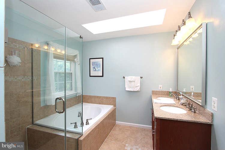 13384 Rushing Water Way Germantown, MD 20874 - Photo 14 of 30 Bath (Master)