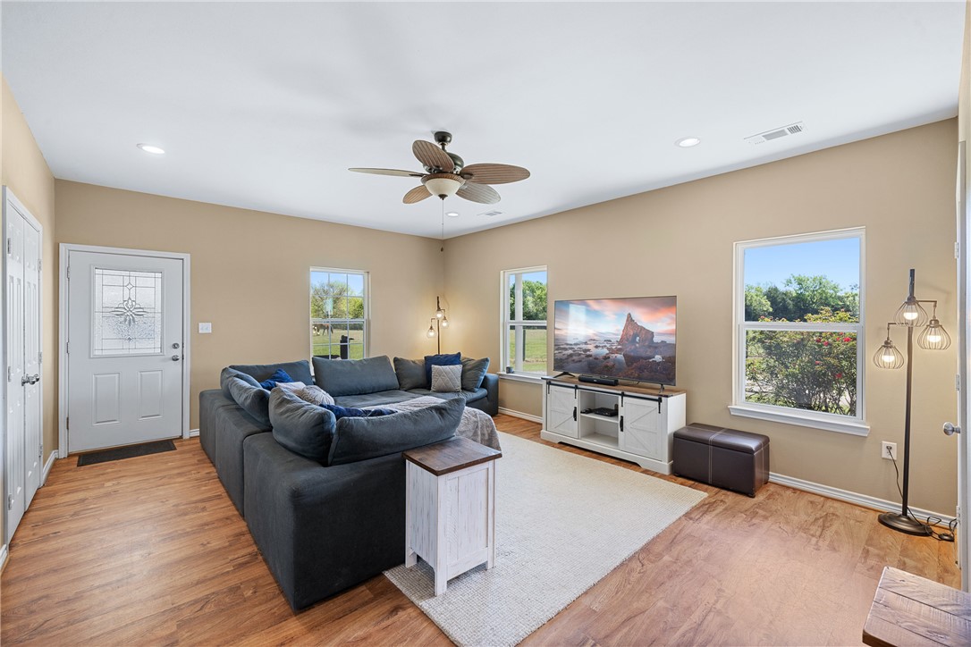 1389 Hollis Road Madisonville, TX 77864 - Photo 11 of 42