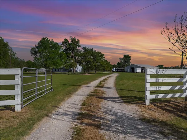 $575,000 | 1389 Hollis Road, Madisonville, TX 77864