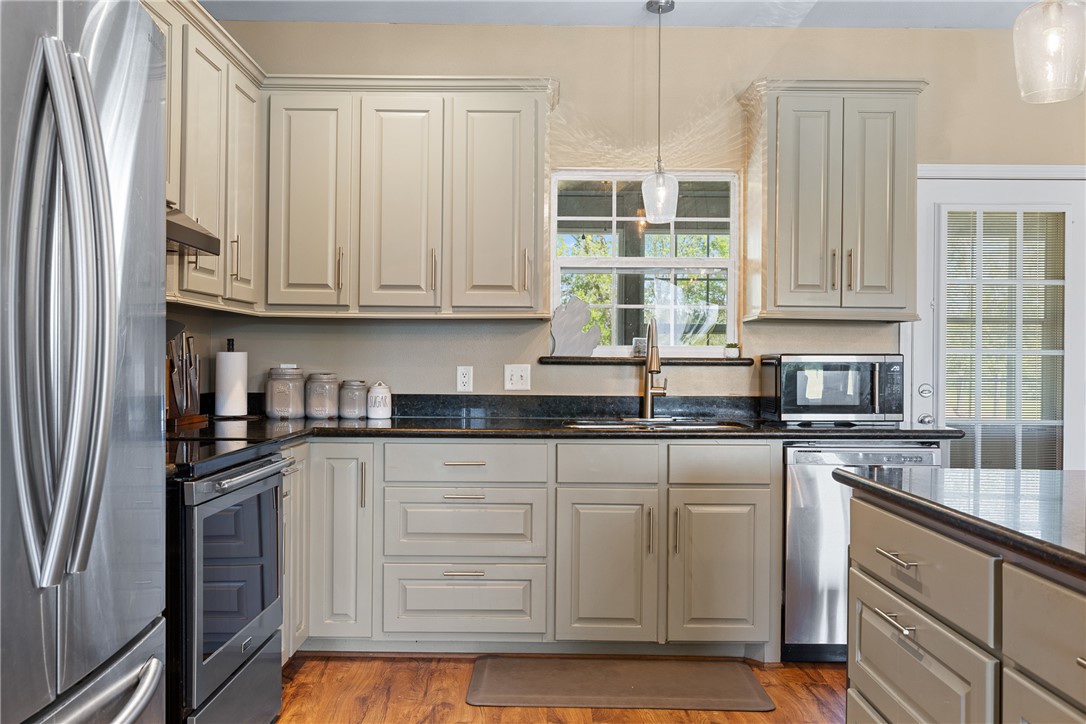 1389 Hollis Road Madisonville, TX 77864 - Photo 6 of 42