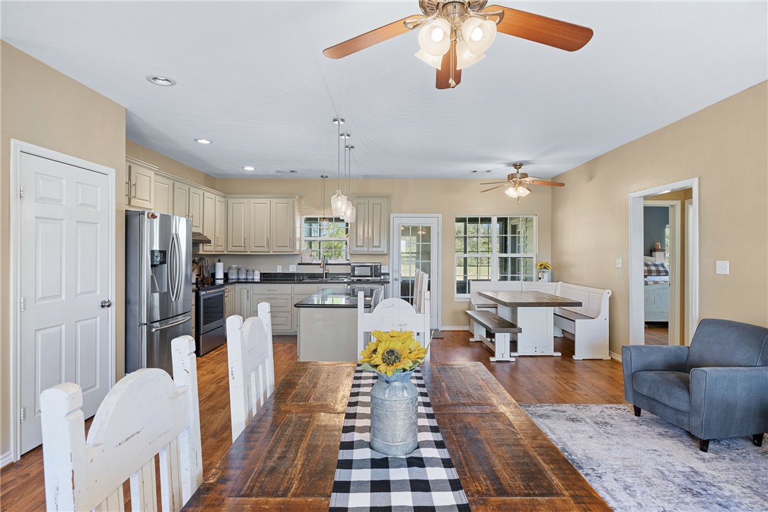 1389 Hollis Road Madisonville, TX 77864 - Photo 8 of 42