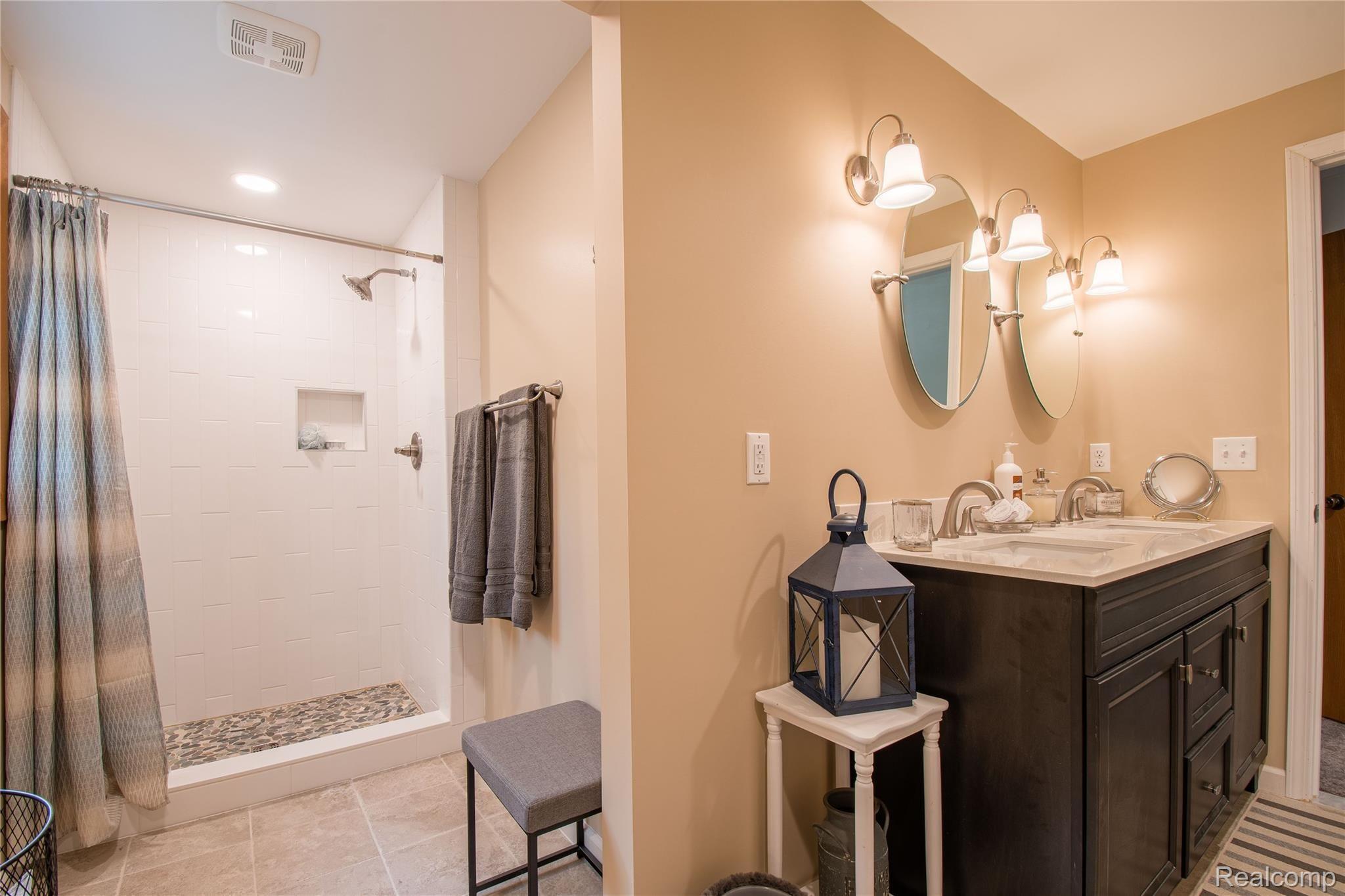 6200 Rivers Edge Drive Howell, MI 48855 - Photo 11 of 24 11 6200 Rivers Edge HDR20.jpg