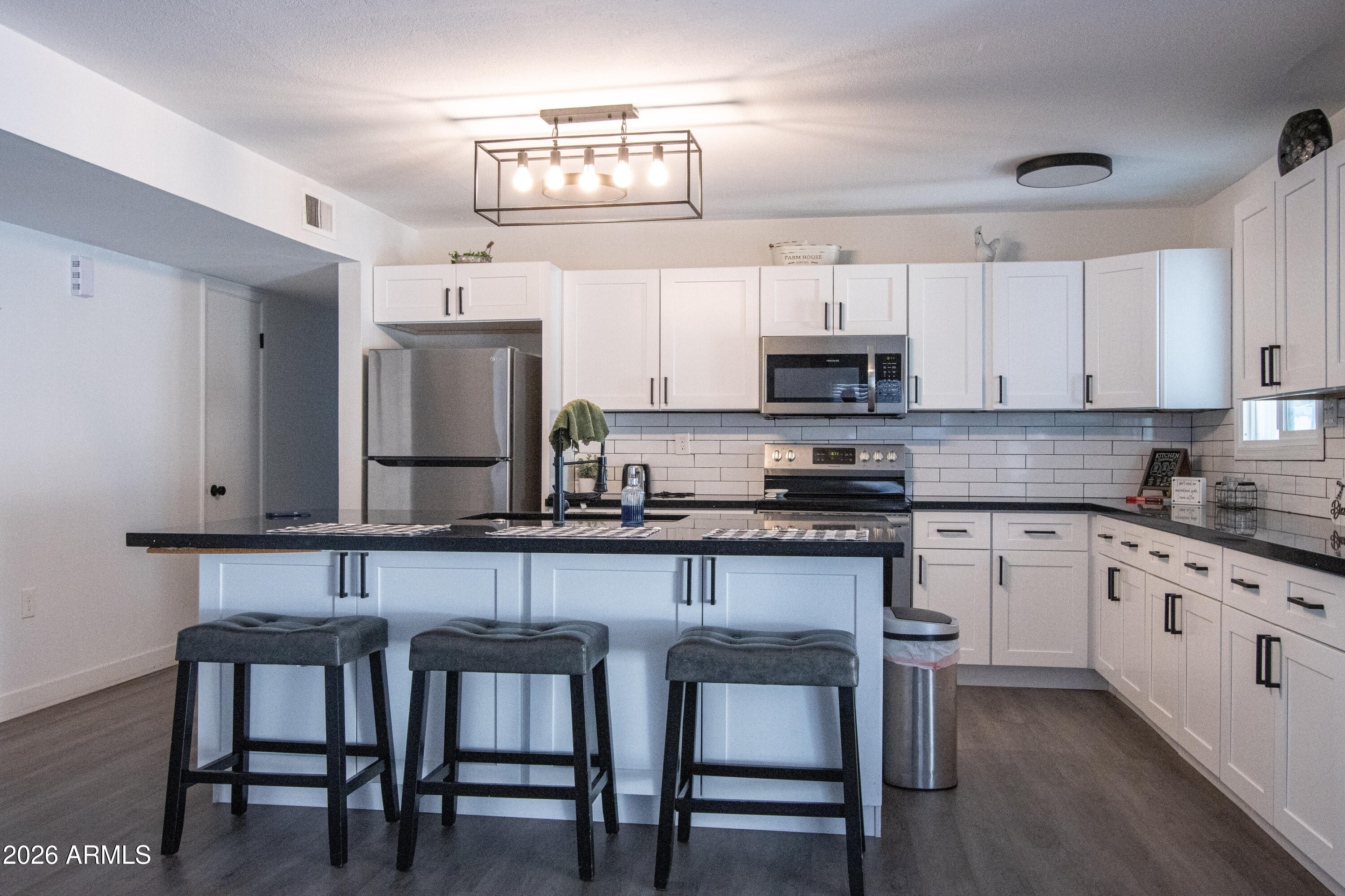 122 East Del Rio Drive Tempe, AZ 85282 - Photo 7 of 36 122 E Del Rio-35