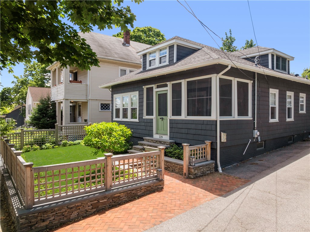229 6th Street Providence, RI 02906 - Photo 4 of 46