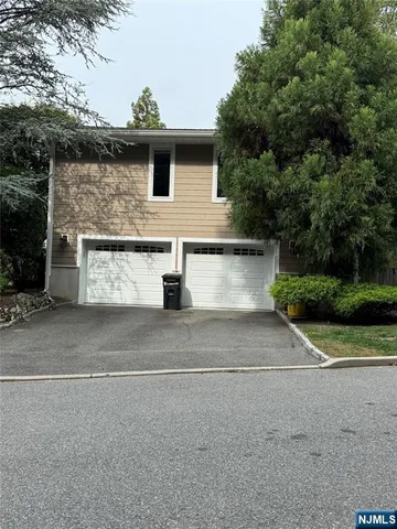 $5,700 | 38 South Virginia Court, Englewood Cliffs, NJ 07632
