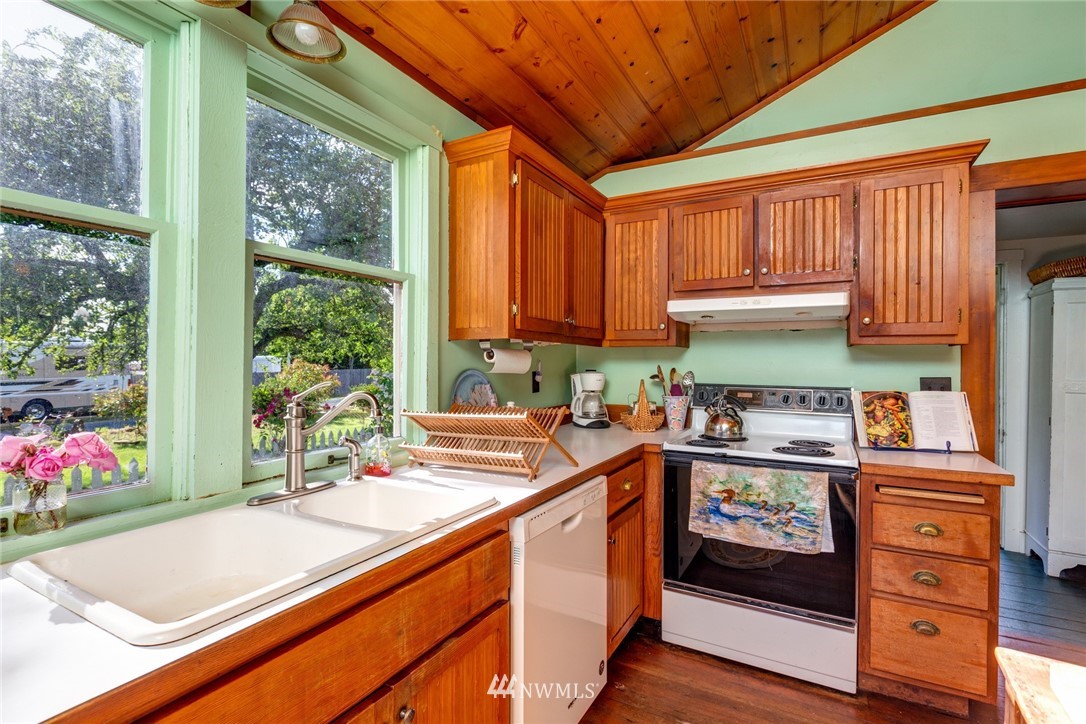 568 East Smith Road Bellingham, WA 98226 - Photo 8 of 25