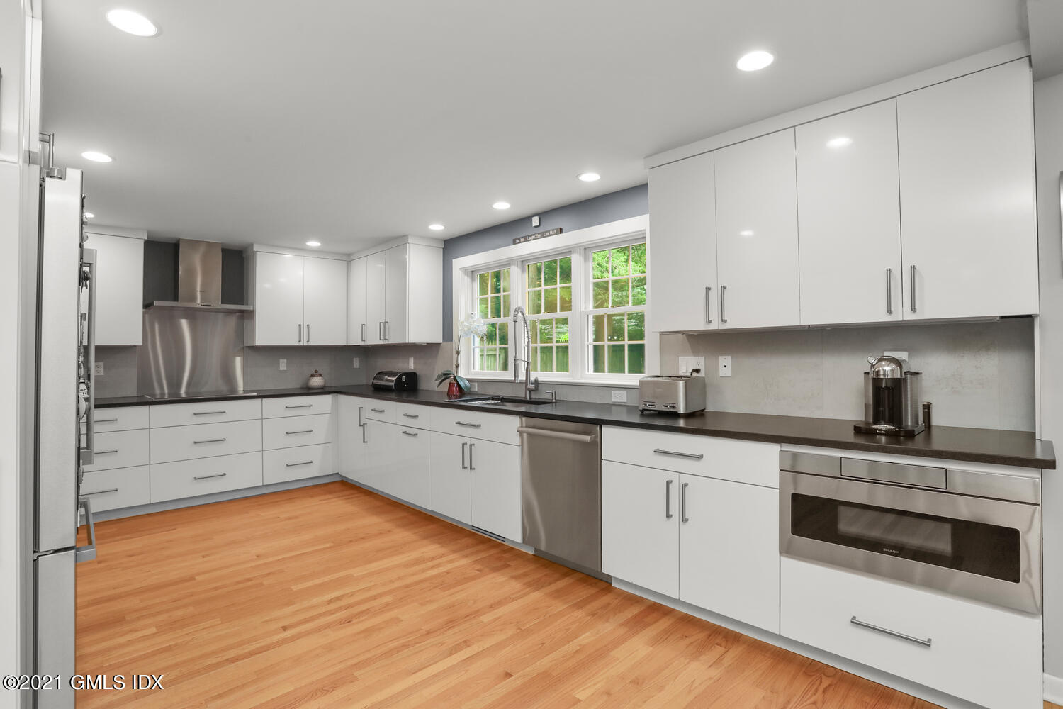 25 Summit Road Riverside, CT 06878 - Photo 10 of 40 25 Summit Rd Greenwich CT-large-028-027-