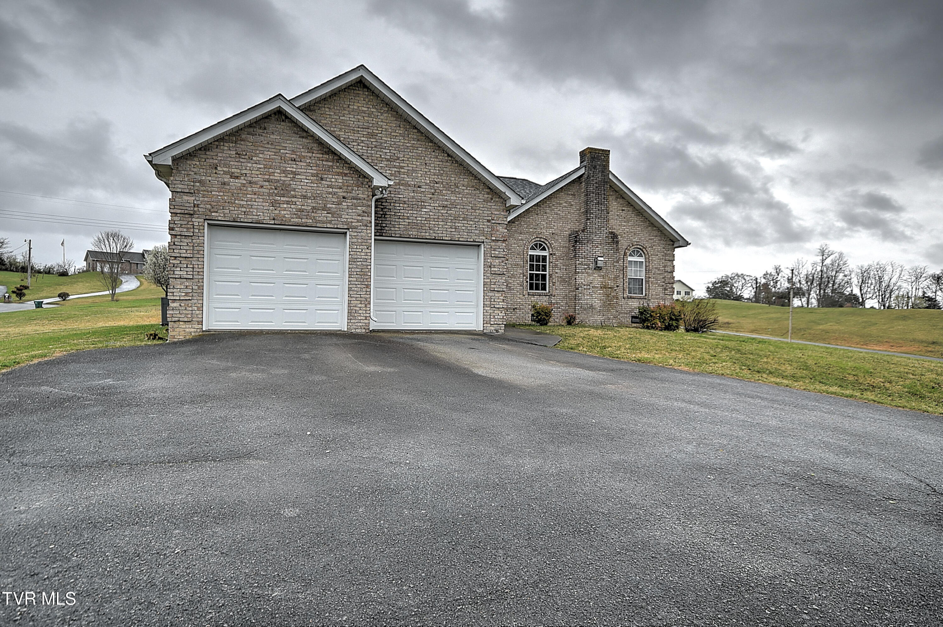 366 Reynolds Road Elizabethton, TN 37643 - Photo 4 of 49 366 Reynolds JF-6