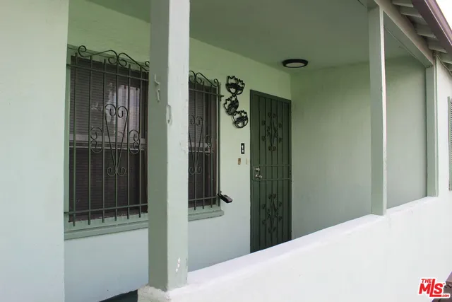 $1,995 | 1154 Irolo Street, Los Angeles, CA 90006