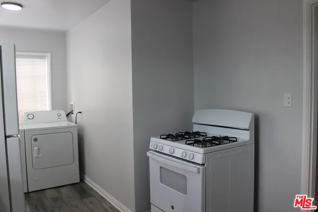 $1,995 | 1154 Irolo Street, Los Angeles, CA 90006