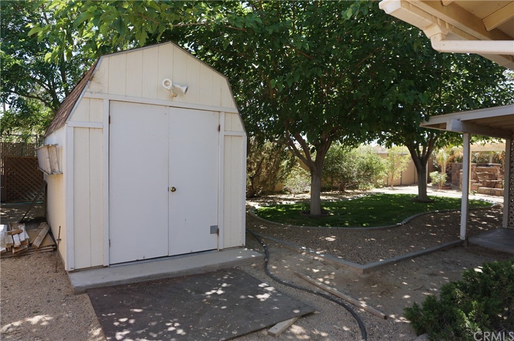 27841 Crestview Road Barstow, CA 92311 - Photo 27 of 28 a view of a small yard