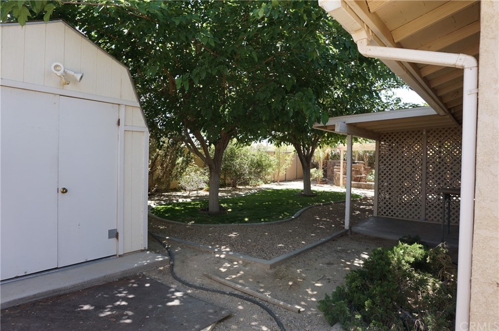 27841 Crestview Road Barstow, CA 92311 - Photo 28 of 28 a view of a small yard