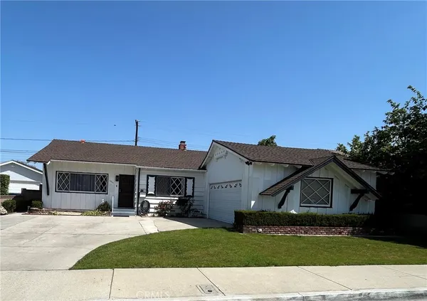 $925,000 | 10135 Nichols Street, Bellflower, CA 90706