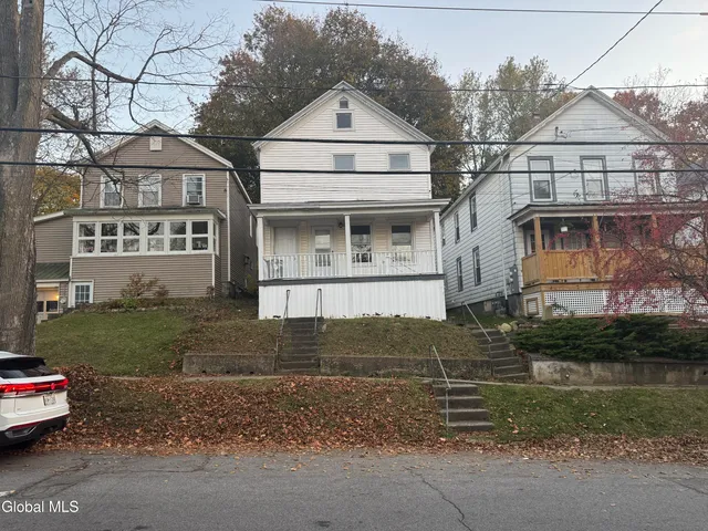 $1,050 | 12 1/2 East Clinton Street, Johnstown, NY 12095