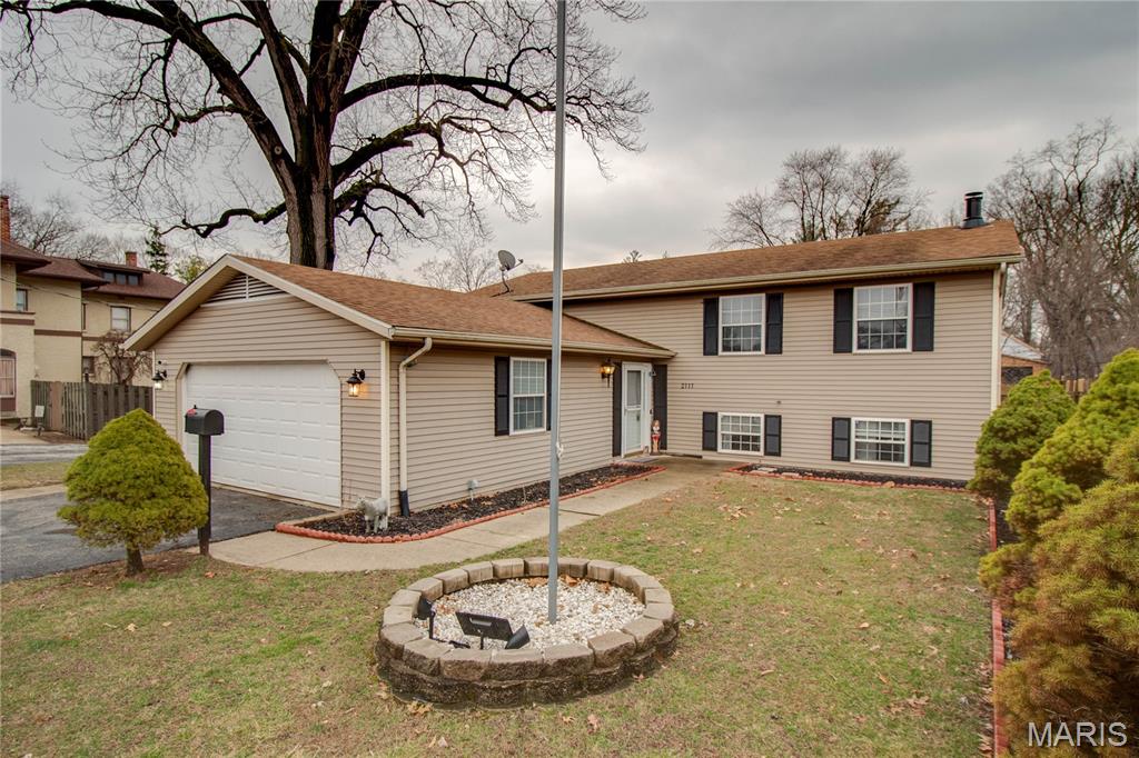 2717 Judson Avenue Alton, IL 62002 - Photo 2 of 54
