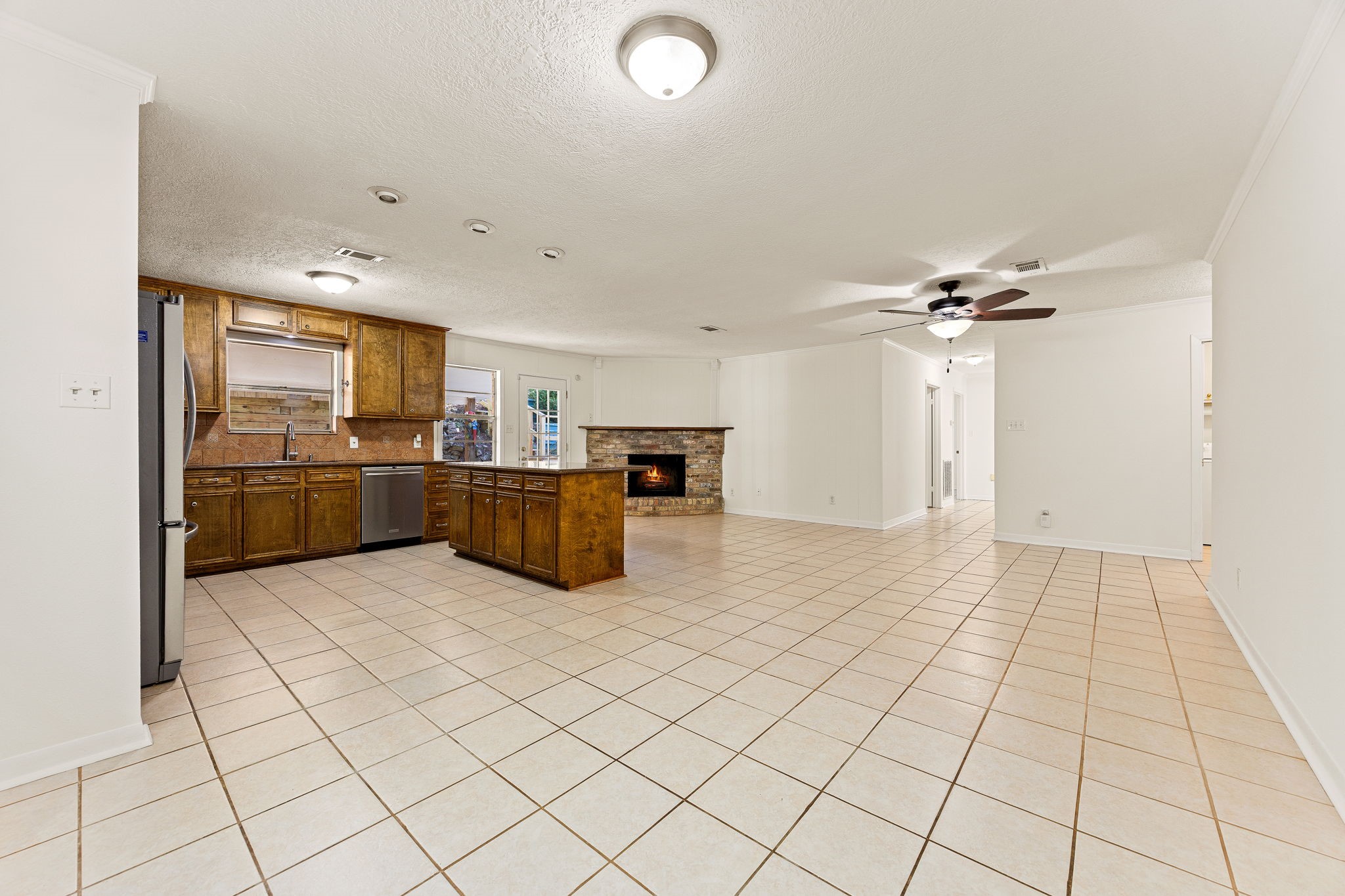 113 Hillendale Street Livingston, TX 77351 - Photo 11 of 47 Open kitchen and living combination ideal for everyday living and entertaining.