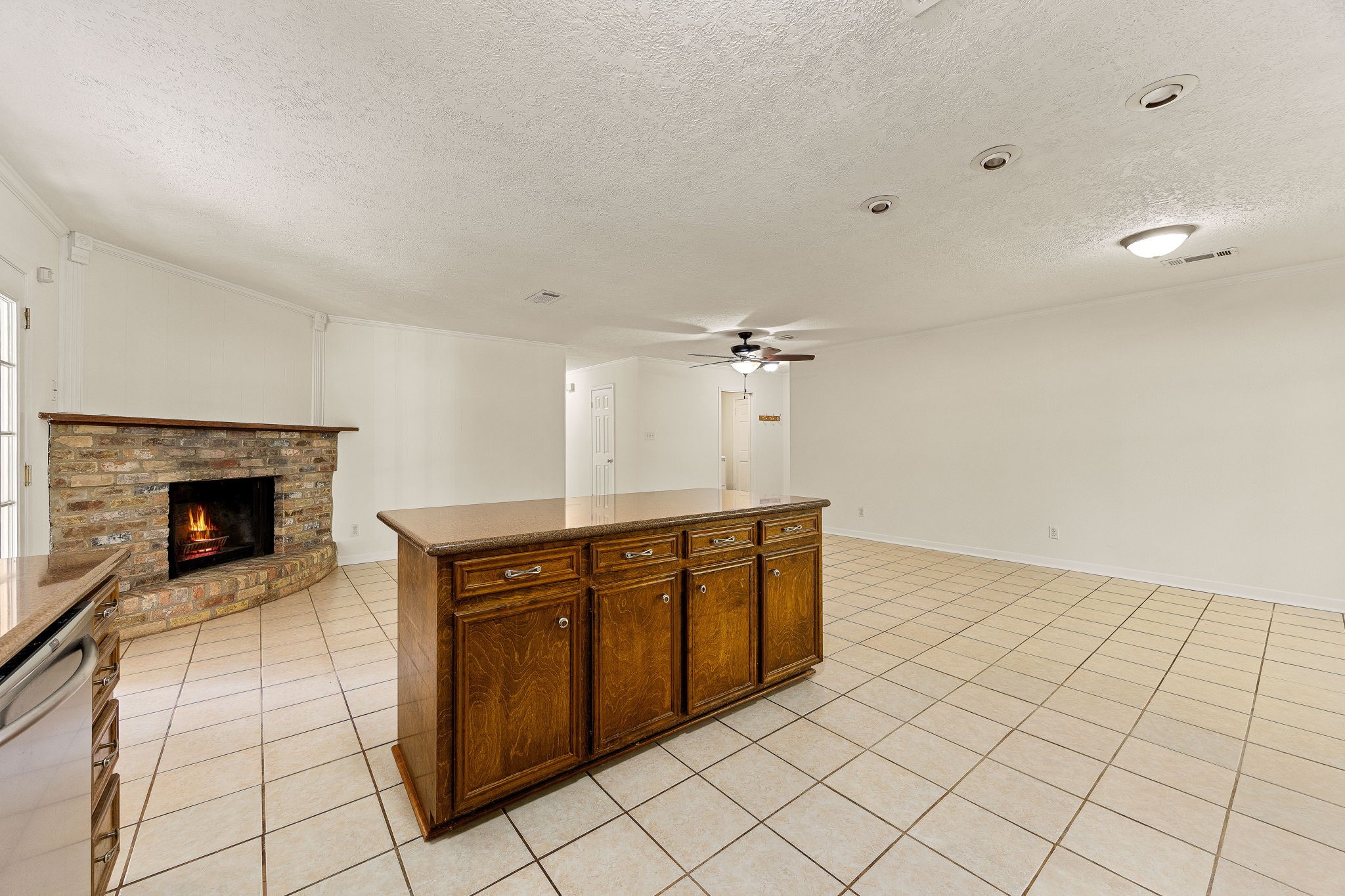 113 Hillendale Street Livingston, TX 77351 - Photo 12 of 47 Open kitchen layout overlooking the living area for easy flow.
