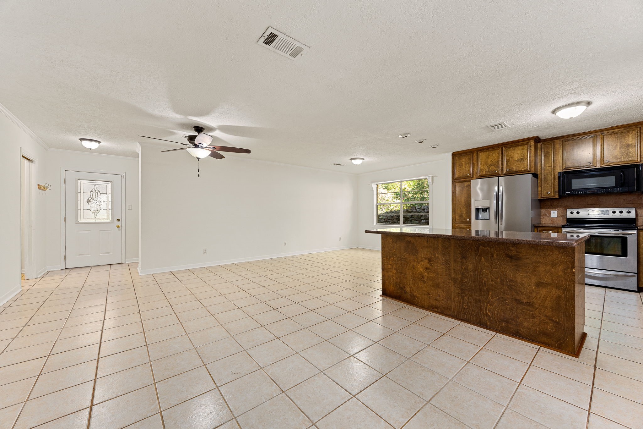 113 Hillendale Street Livingston, TX 77351 - Photo 13 of 47 Spacious dining area just off the kitchen, perfect for everyday meals.