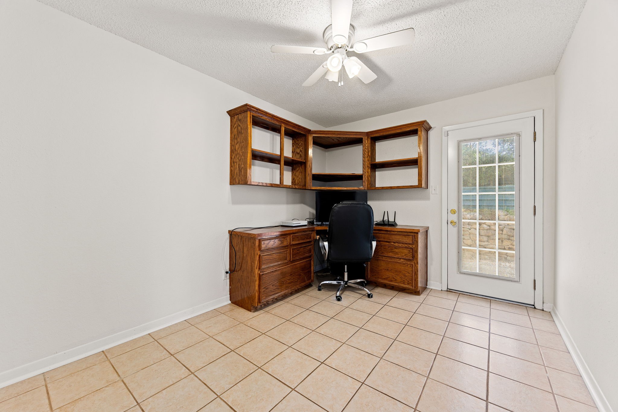 113 Hillendale Street Livingston, TX 77351 - Photo 29 of 47 Bonus room ideal for office, study, or hobby space.
