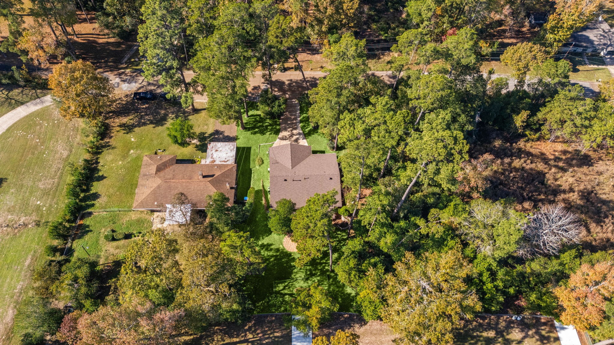 113 Hillendale Street Livingston, TX 77351 - Photo 42 of 47 Aerial perspective of the home and neighboring properties.