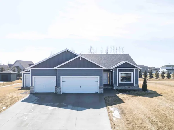 $699,900 | 4752 38th Avenue North, Fargo, ND 58102