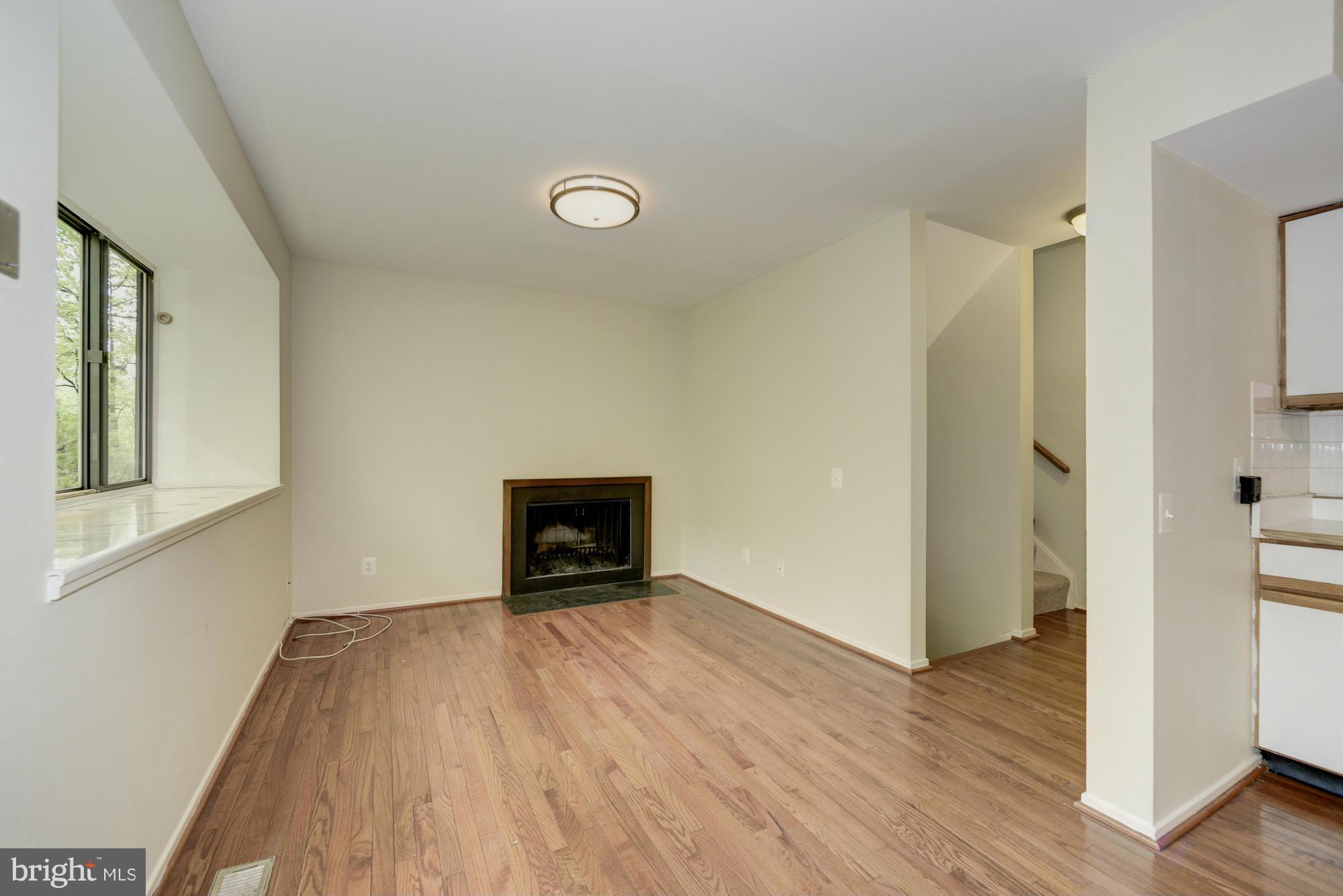 1628 Bentana Way Reston, VA 20190 - Photo 11 of 26 Living Room