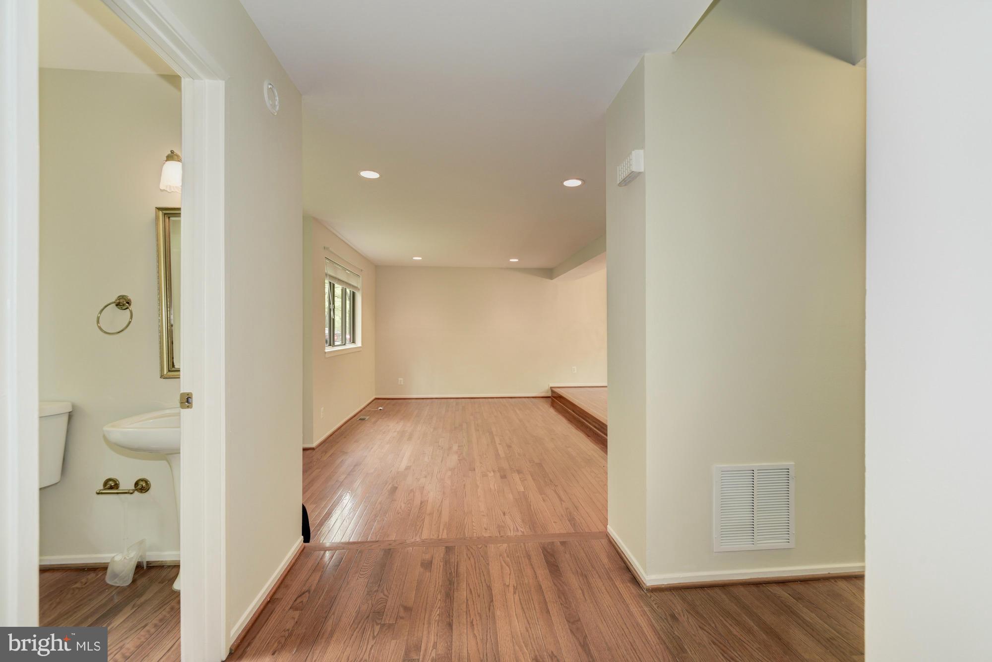 1628 Bentana Way Reston, VA 20190 - Photo 3 of 26 Interior (General)