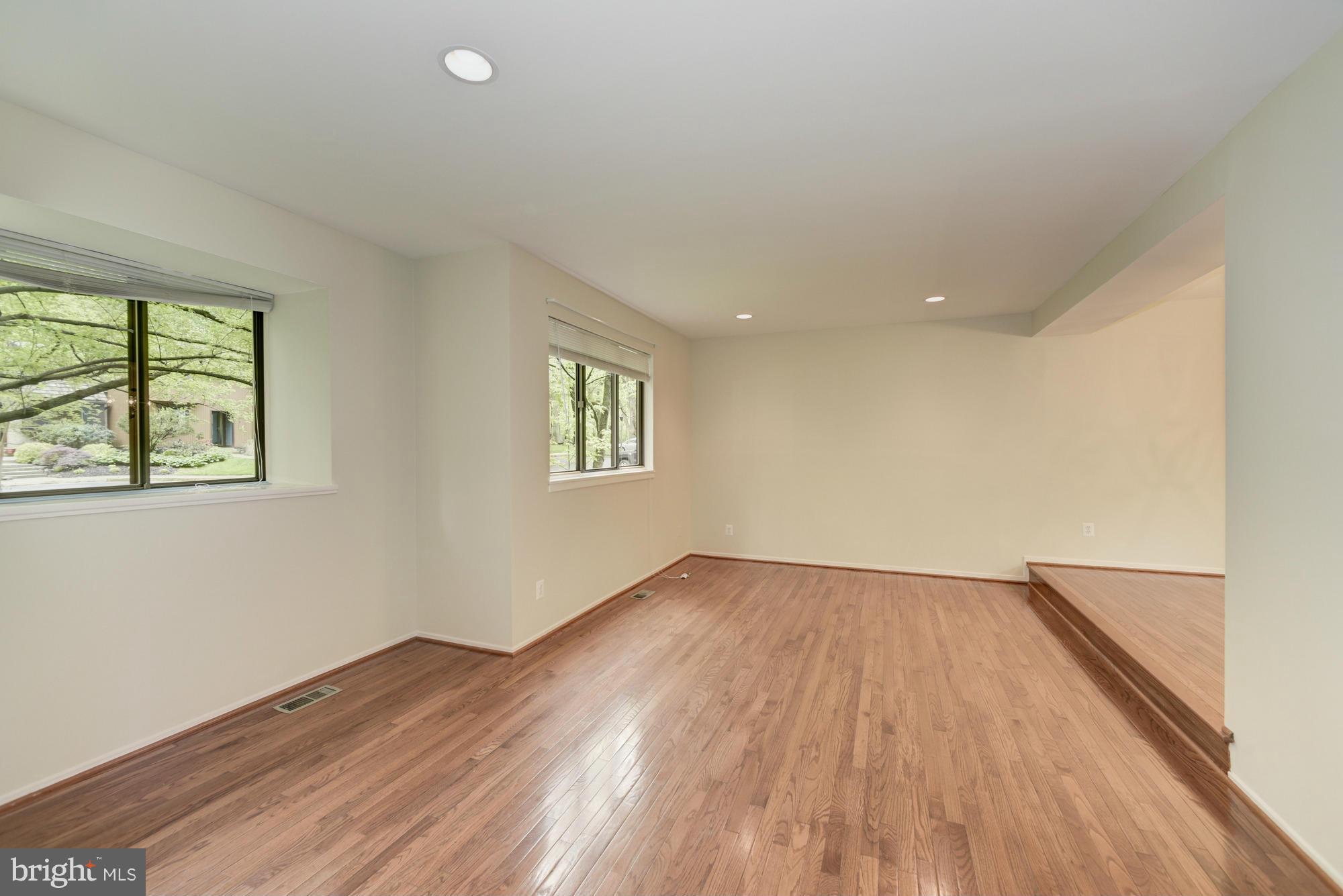 1628 Bentana Way Reston, VA 20190 - Photo 5 of 26 Family Room