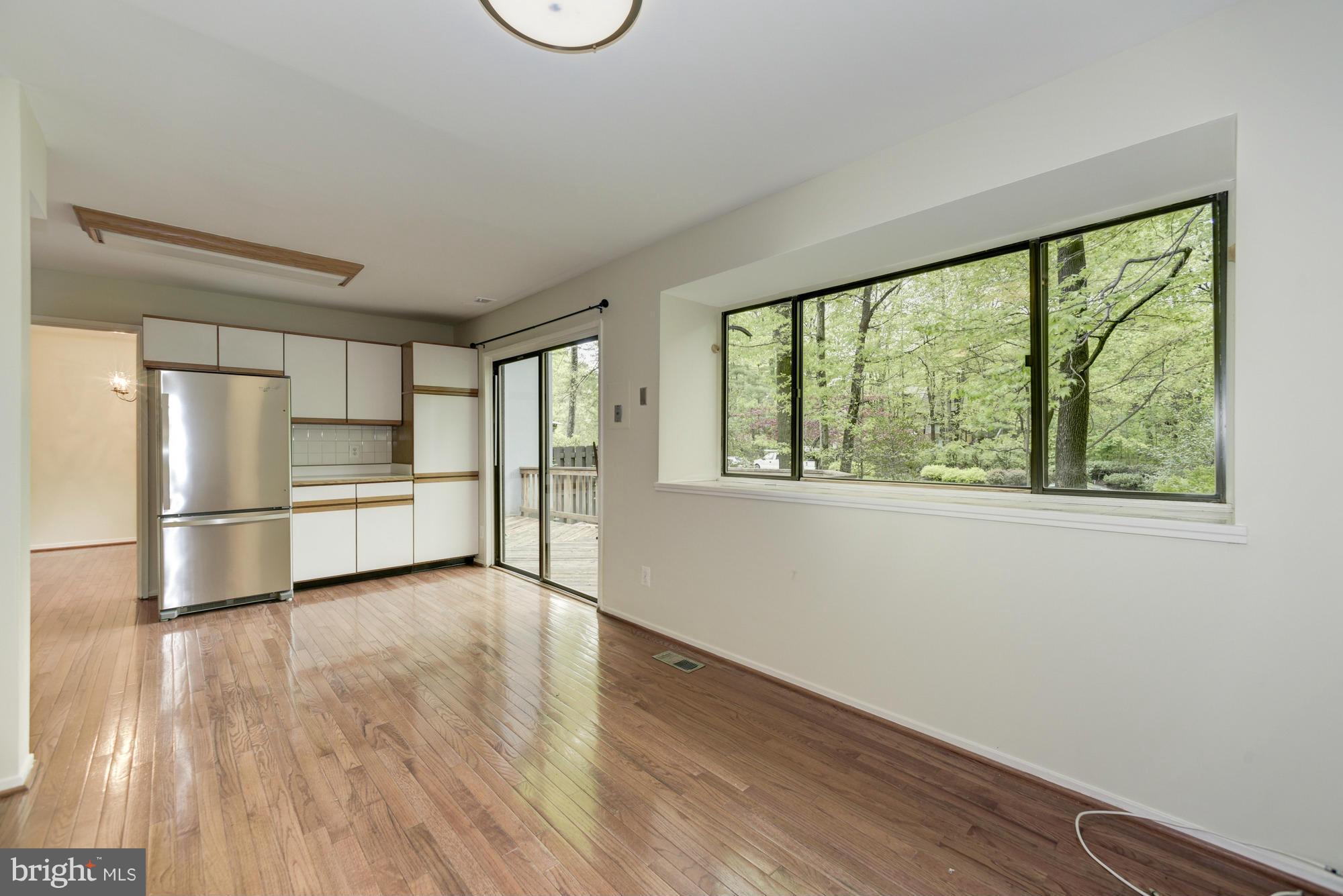 1628 Bentana Way Reston, VA 20190 - Photo 9 of 26 Living Room