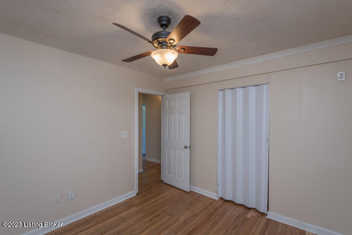 394 Overlook Road Louisville, KY 40229 - Photo 7 of 28 007
