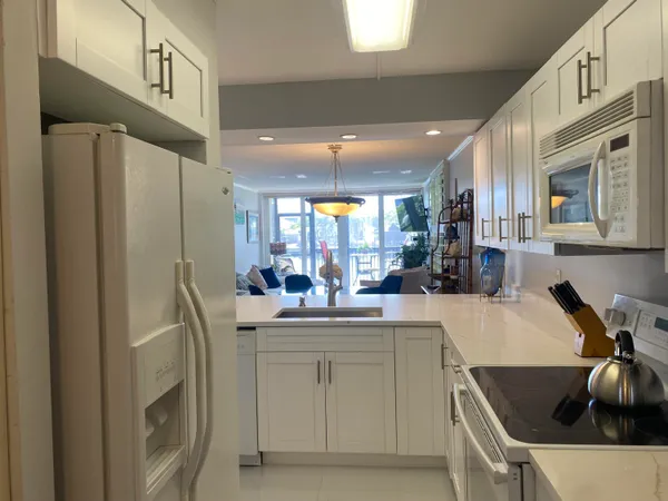 $5,500 | 14 Royal Palm Way, Unit 106, Boca Raton, FL 33432