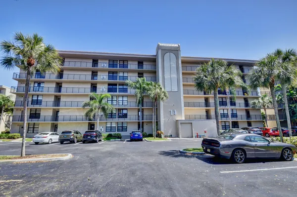 $5,500 | 14 Royal Palm Way, Unit 106, Boca Raton, FL 33432