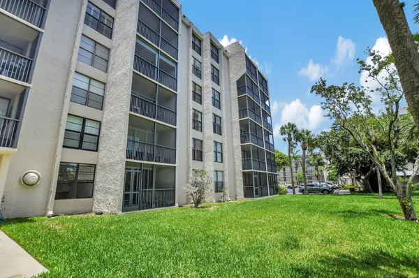 $5,500 | 14 Royal Palm Way, Unit 106, Boca Raton, FL 33432