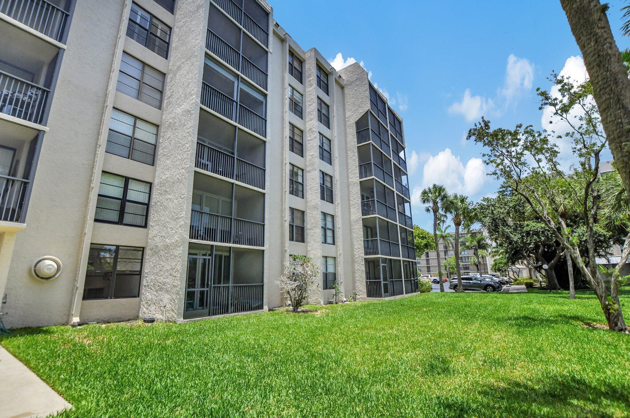 14 Royal Palm Way, Unit 106 Boca Raton, FL 33432 - Photo 38 of 49 37-web-or-mls-DSC_1816