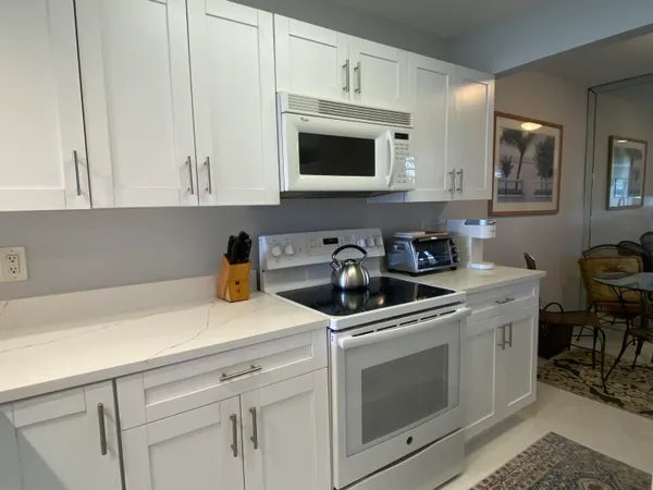 $5,500 | 14 Royal Palm Way, Unit 106, Boca Raton, FL 33432