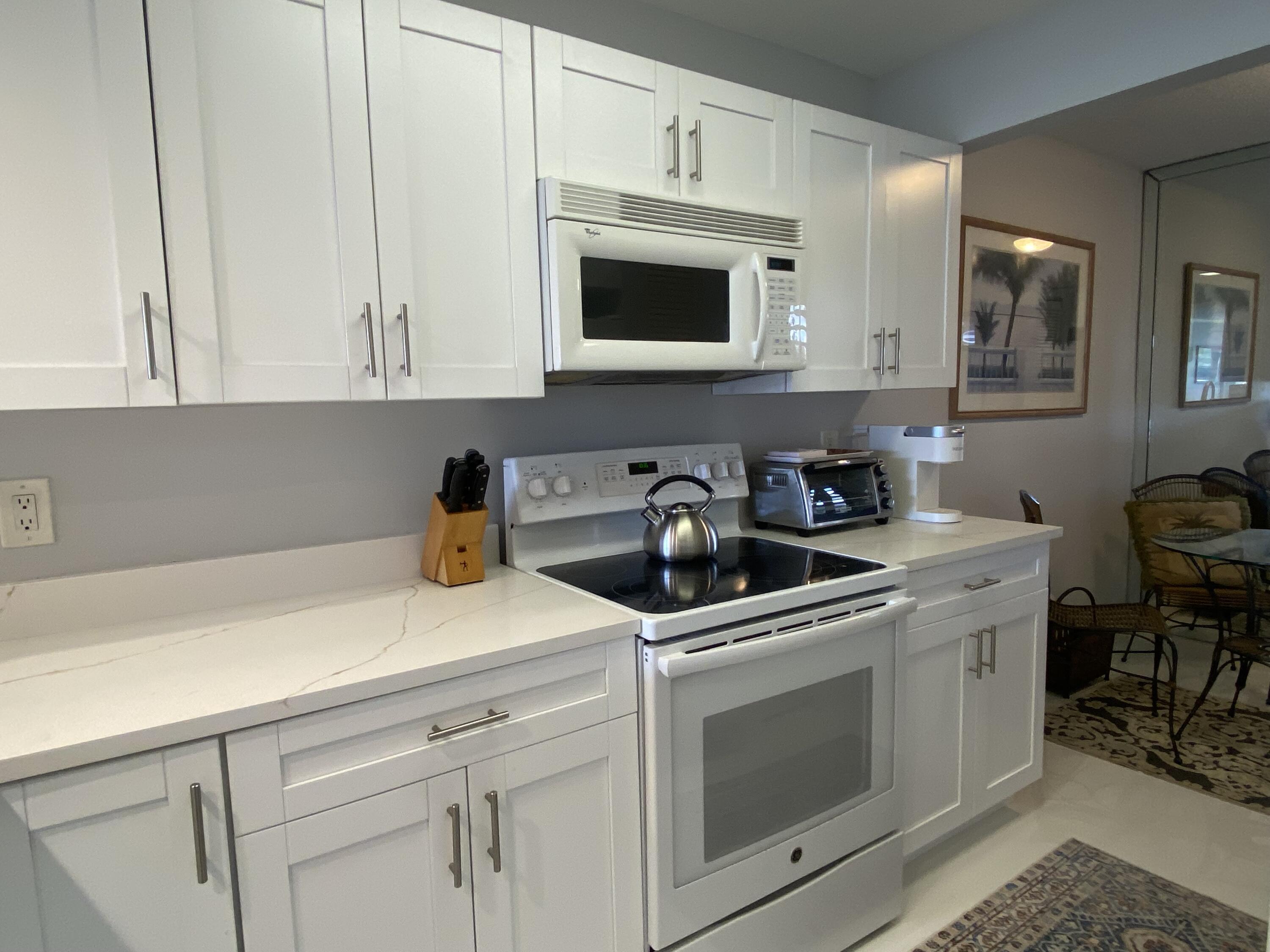 14 Royal Palm Way, Unit 106 Boca Raton, FL 33432 - Photo 5 of 49 IMG_6860