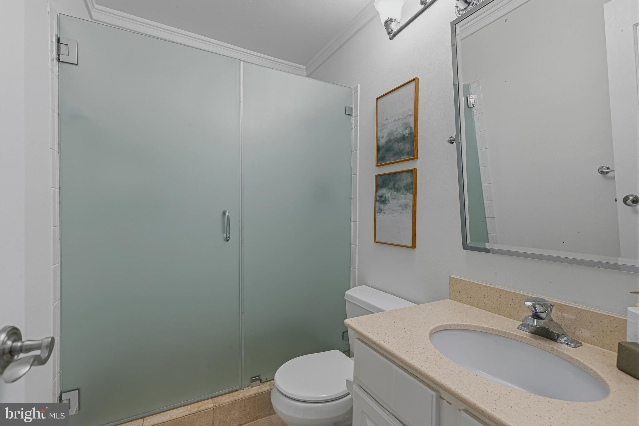 8042 Inverness Ridge Road Potomac, MD 20854 - Photo 18 of 34 Full Bathroom - Upper Level