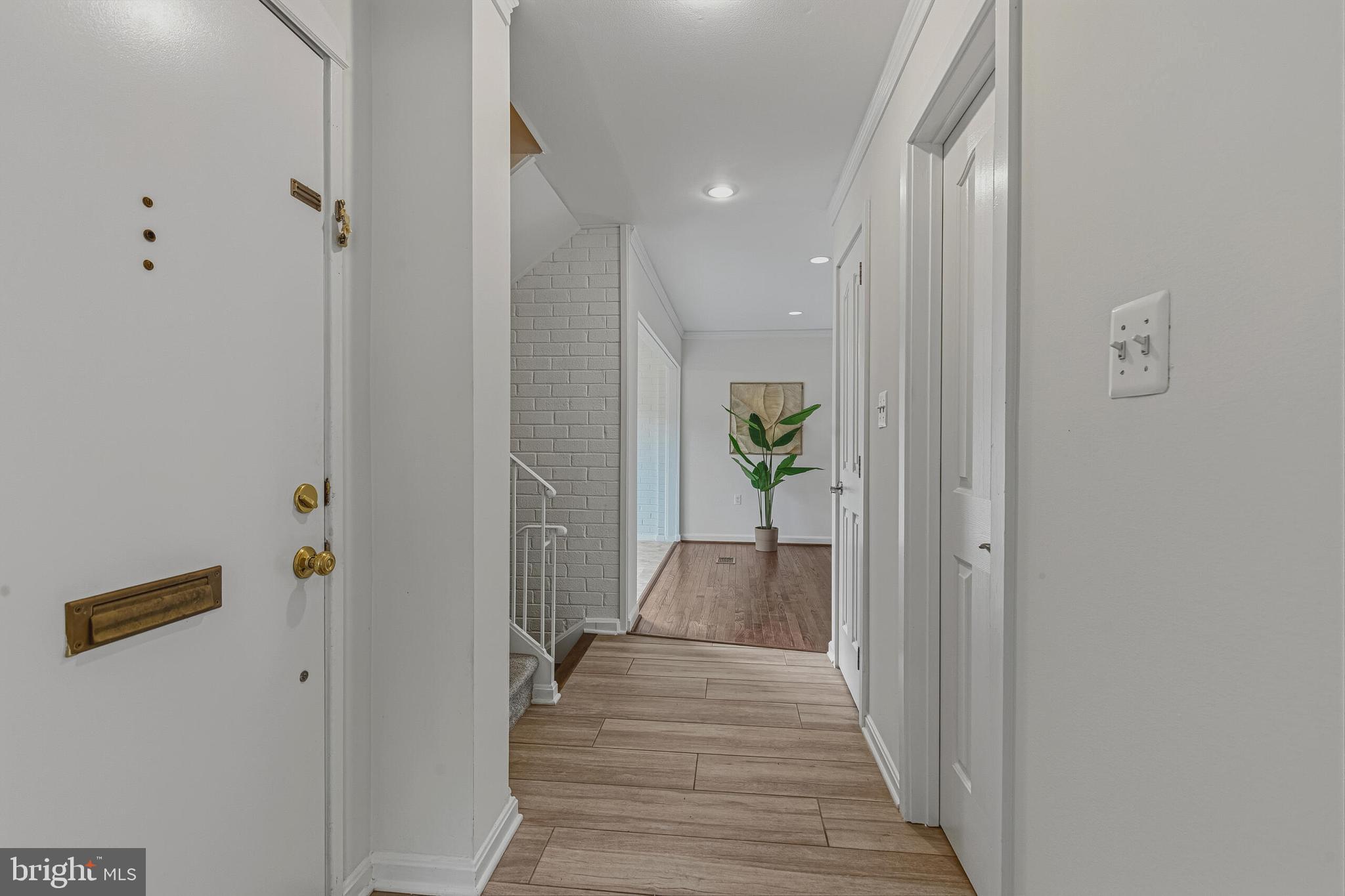 8042 Inverness Ridge Road Potomac, MD 20854 - Photo 2 of 34 Entryway