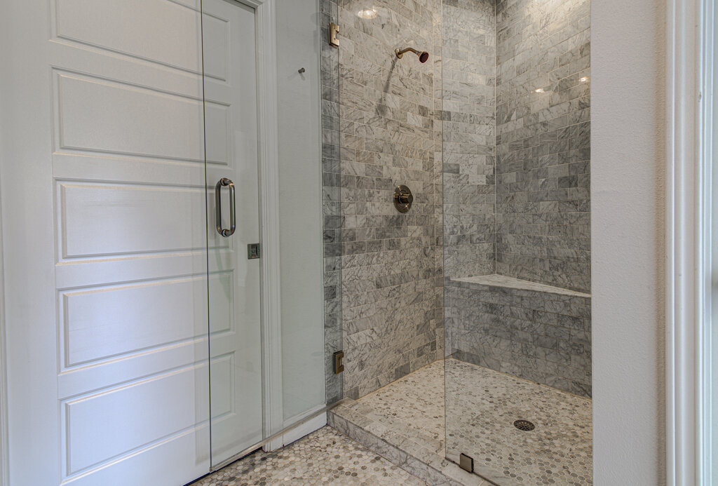 2406 East 16th Street Austin, TX 78702 - Photo 7 of 39 a bathroom with a shower
