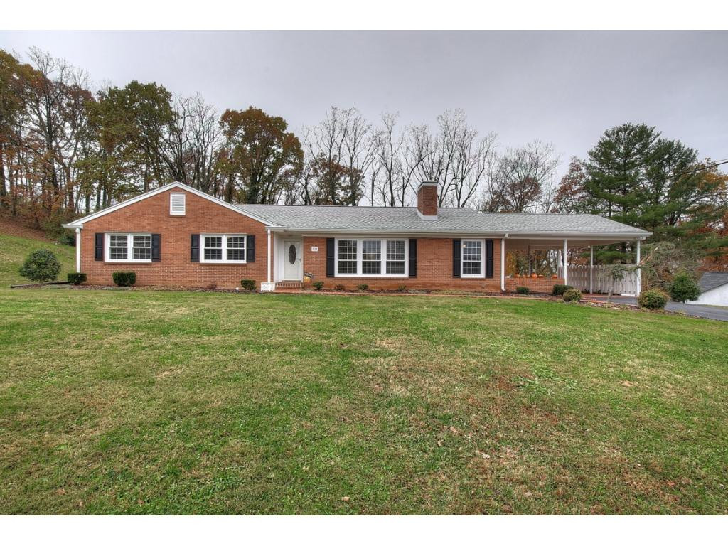 202 Ridgecrest Drive Elizabethton, TN 37643 - Photo 1 of 36 Photo 1