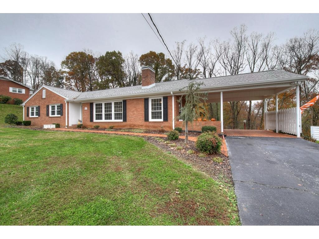202 Ridgecrest Drive Elizabethton, TN 37643 - Photo 3 of 36 Photo 3