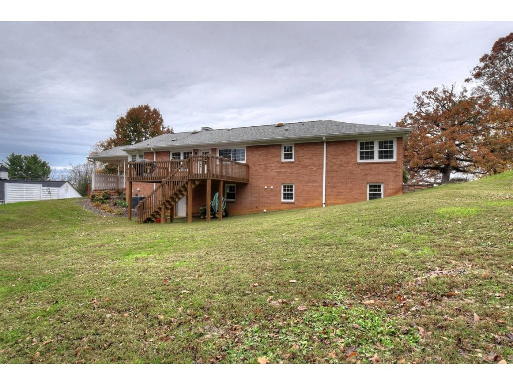 202 Ridgecrest Drive Elizabethton, TN 37643 - Photo 33 of 36 Photo 33