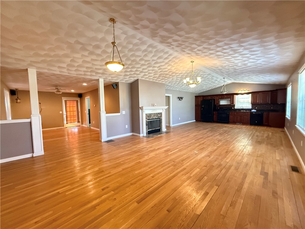 22 Chicory Lane Cranston, RI 02921 - Photo 3 of 19