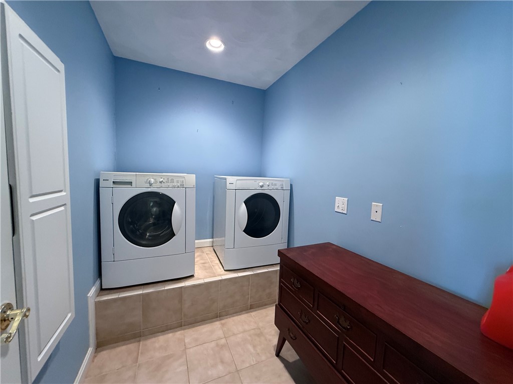 22 Chicory Lane Cranston, RI 02921 - Photo 10 of 19