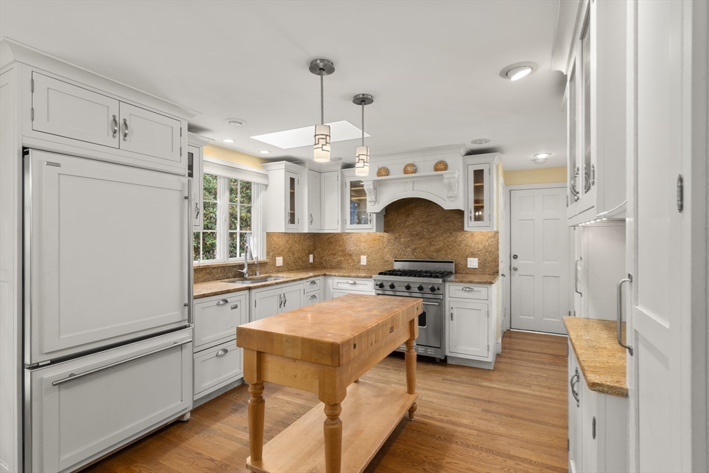 154 Fairview Avenue Rehoboth, MA 02769 - Photo 14 of 25 a kitchen with a stove and a refrigerator